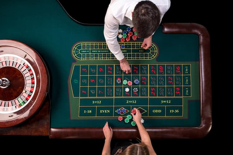 Regeln und Strategien des Pokerspiels