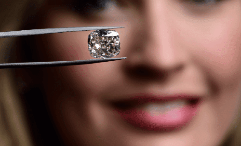This or that? How lab-grown and natural diamonds differ