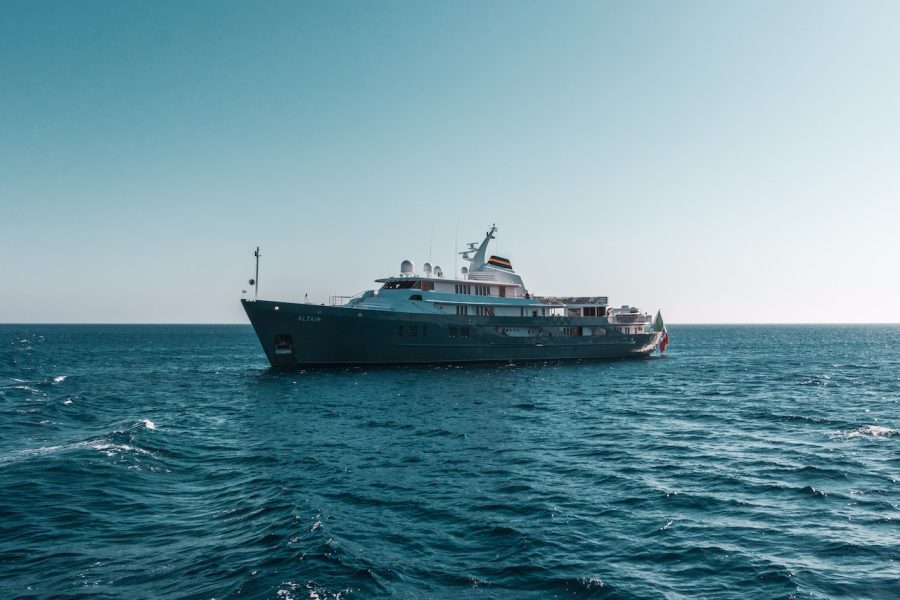 ship startup Saronic sails
