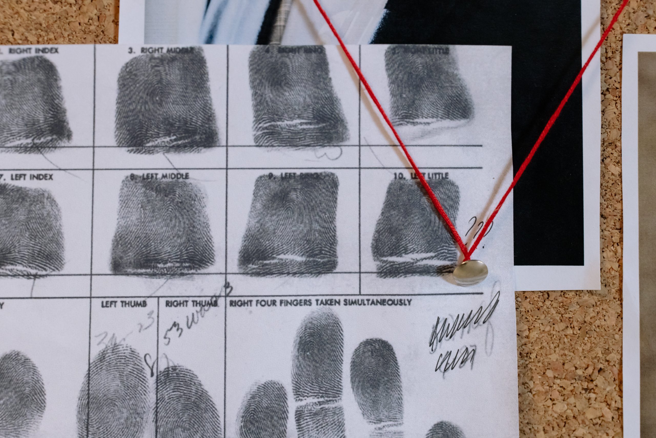 AI researchers find our fingerprints may not be unique