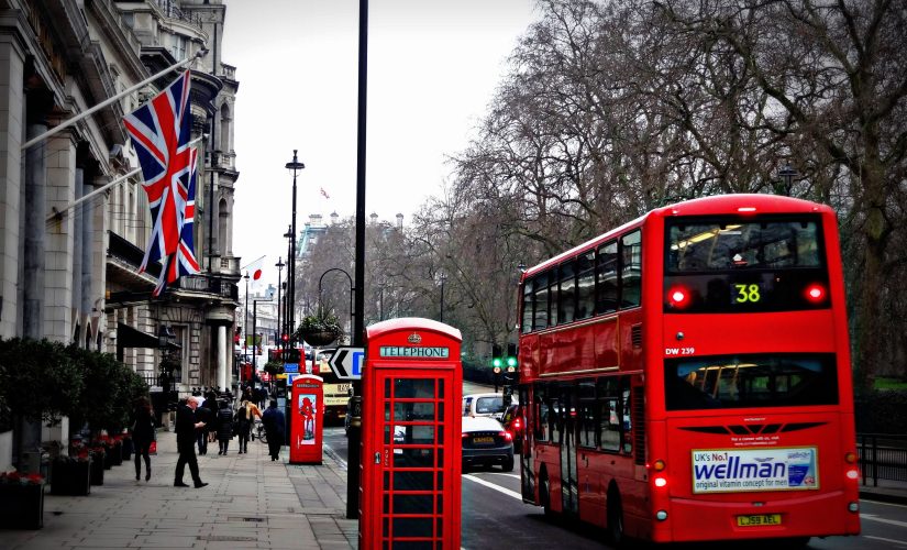 Image of London buses and red phone box on London street / BetMGM heralds big splash into UK market