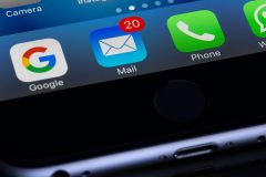 Email notifications on a smartphone