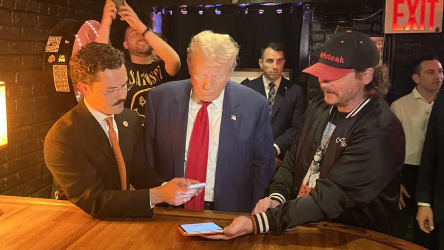 Donald Trump buys burgers with Bitcoin before NYC rally