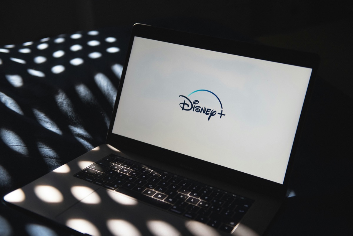 Disney+ and Hulu avoid Apple’s commission by ditching in-app sign-ups ...