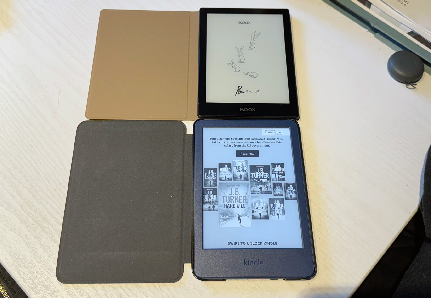 The Boox Go 6 (top) next to a 2022 Kindle Basic