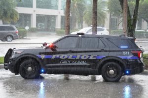 The Cape Coral Police Department seized more than $ 500,000 in the illegal Kazino Casino raid. Police car in the rain