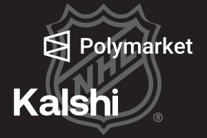 يتم عرض شعارات Polymarket وKalshi فوق شعار درع دوري الهوكي الوطني (NHL) الباهت على خلفية داكنة. تتعاون NHL مع Kalshi وPolymarket، مما أشعل ردود فعل عنيفة بشأن سيادة الألعاب القبلية