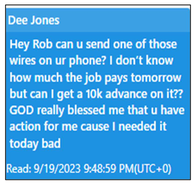 Uma tela de mensagem de bate-papo azul chamada “Dee Jones” mostrando um texto solicitando uma transferência eletrônica e solicitando um adiantamento de US$ 10.000, seguido por um carimbo de data/hora dizendo “Ler: 19/09/2023 21:48:59 (UTC + 0)”.