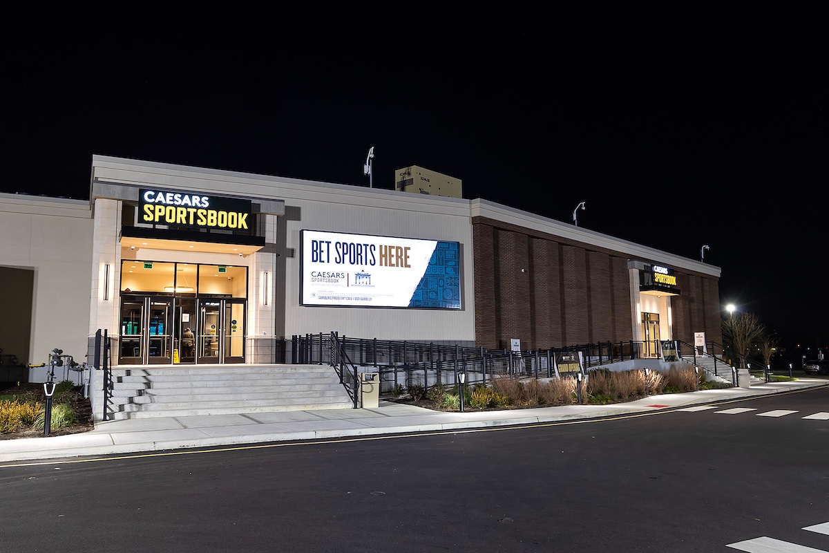 New Caesars venue opens its doors to the trackside sportsbook, bar, and restaurant