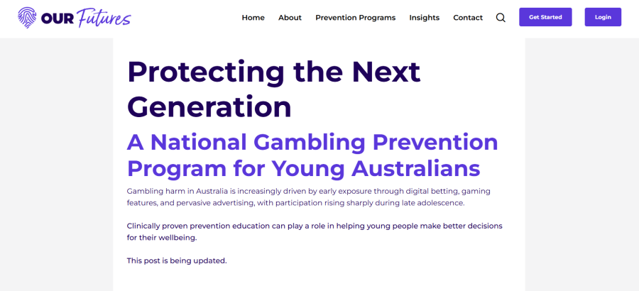 Captura de tela da página inicial do site OurFutures Institute mostrando o título “Protegendo a próxima geração: um programa nacional de prevenção de jogos de azar para jovens australianos”, com uma nota na parte inferior informando: “Esta postagem está sendo atualizada”.