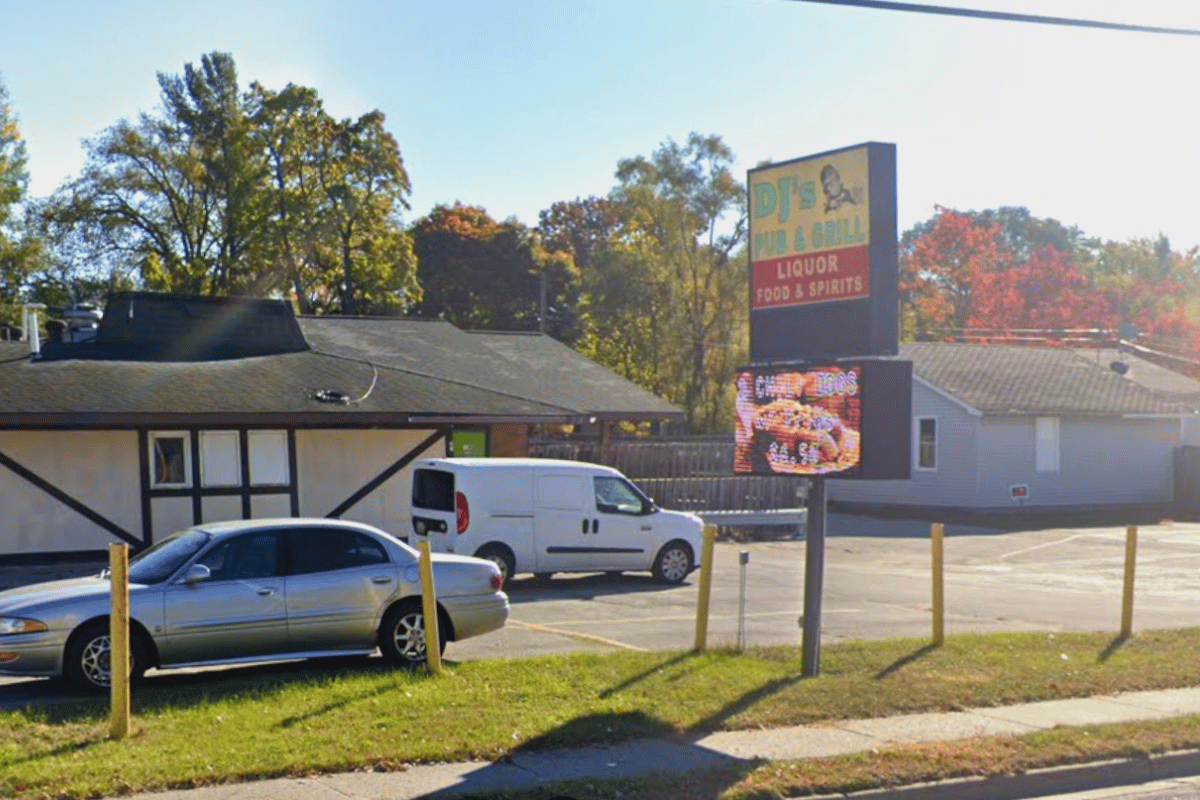 Michigan regulators seize suspected illegal gaming machines from Muskegon bar search Michigan regulators seize suspected illegal gaming machines from Muskegon bar search